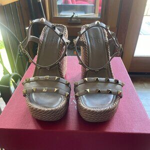 Valentino Rock Stud Wedge - Size 39 in Poudre (US Size 8)